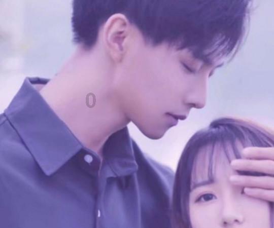 夏季的时尚女孩